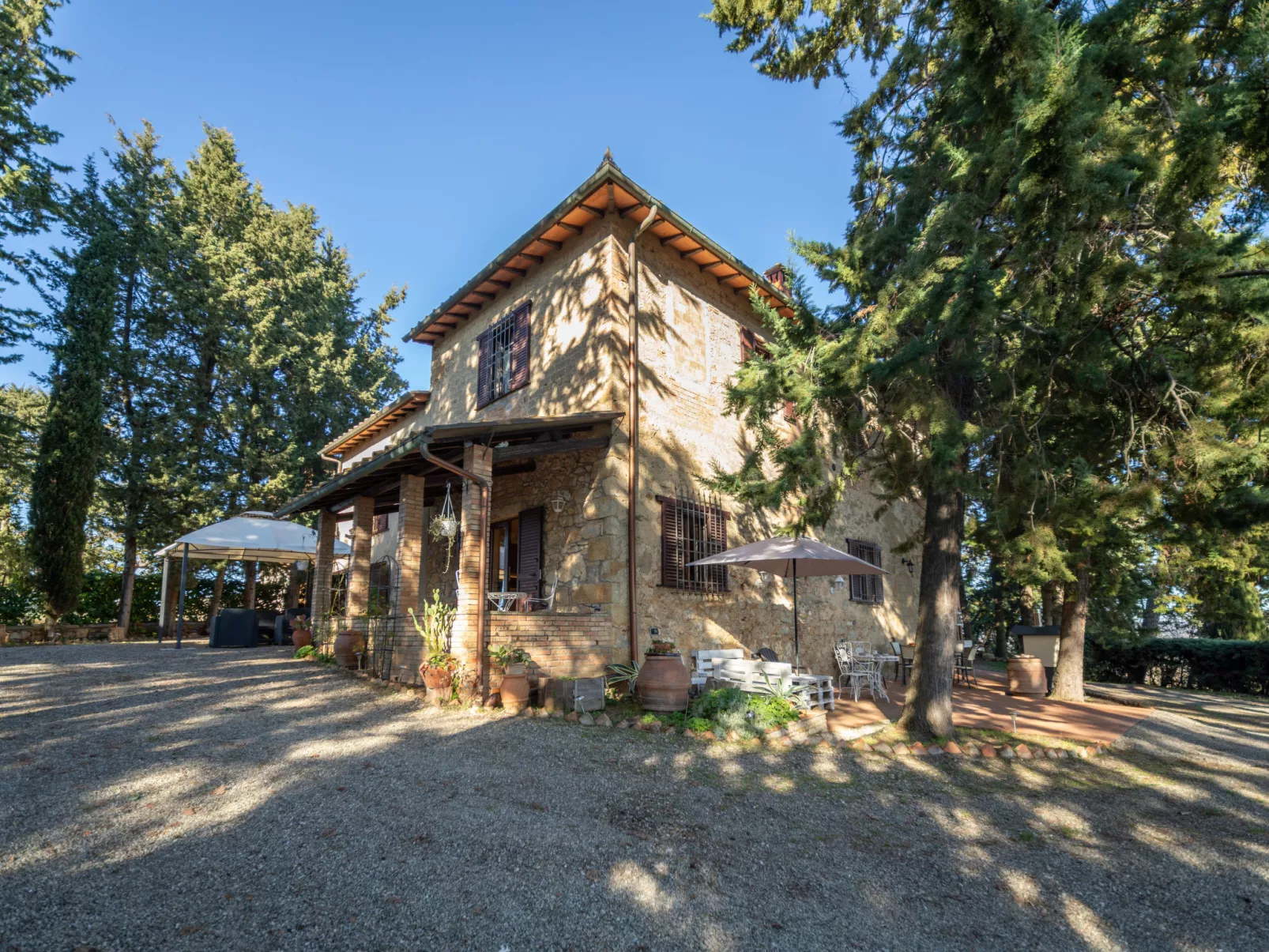 Villa Angiolino-Outside