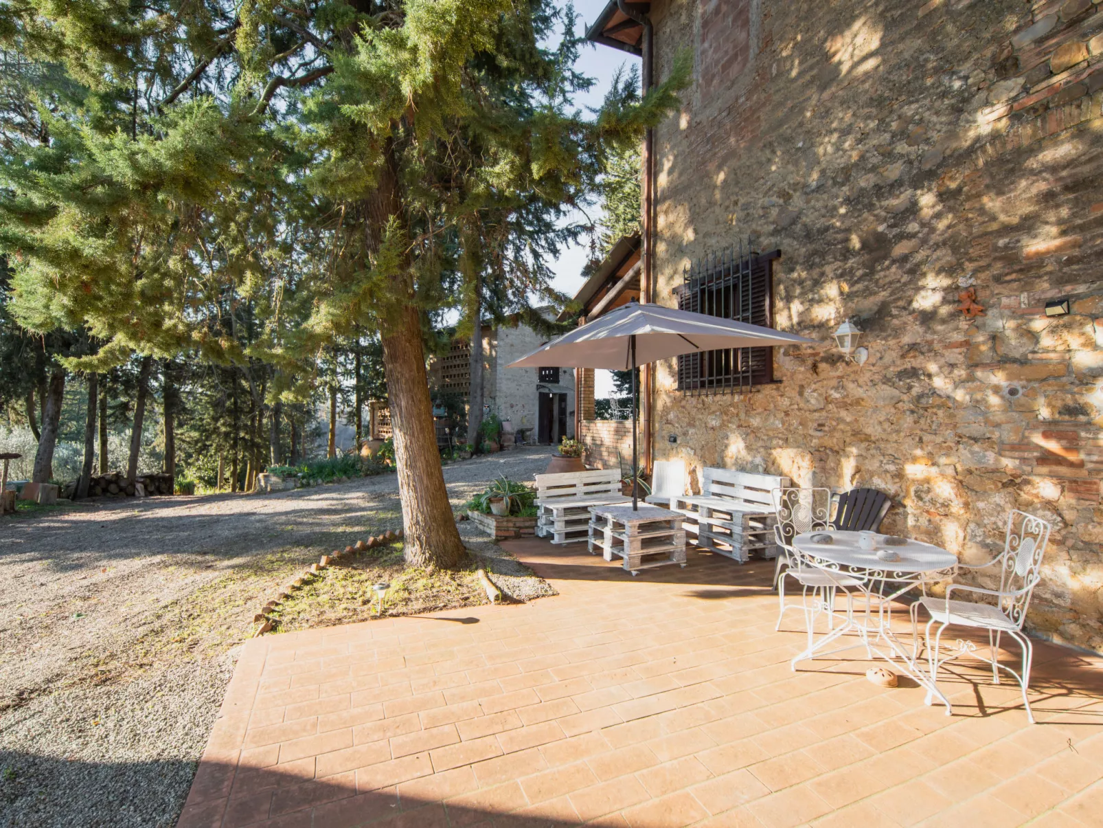 Villa Angiolino-Outside