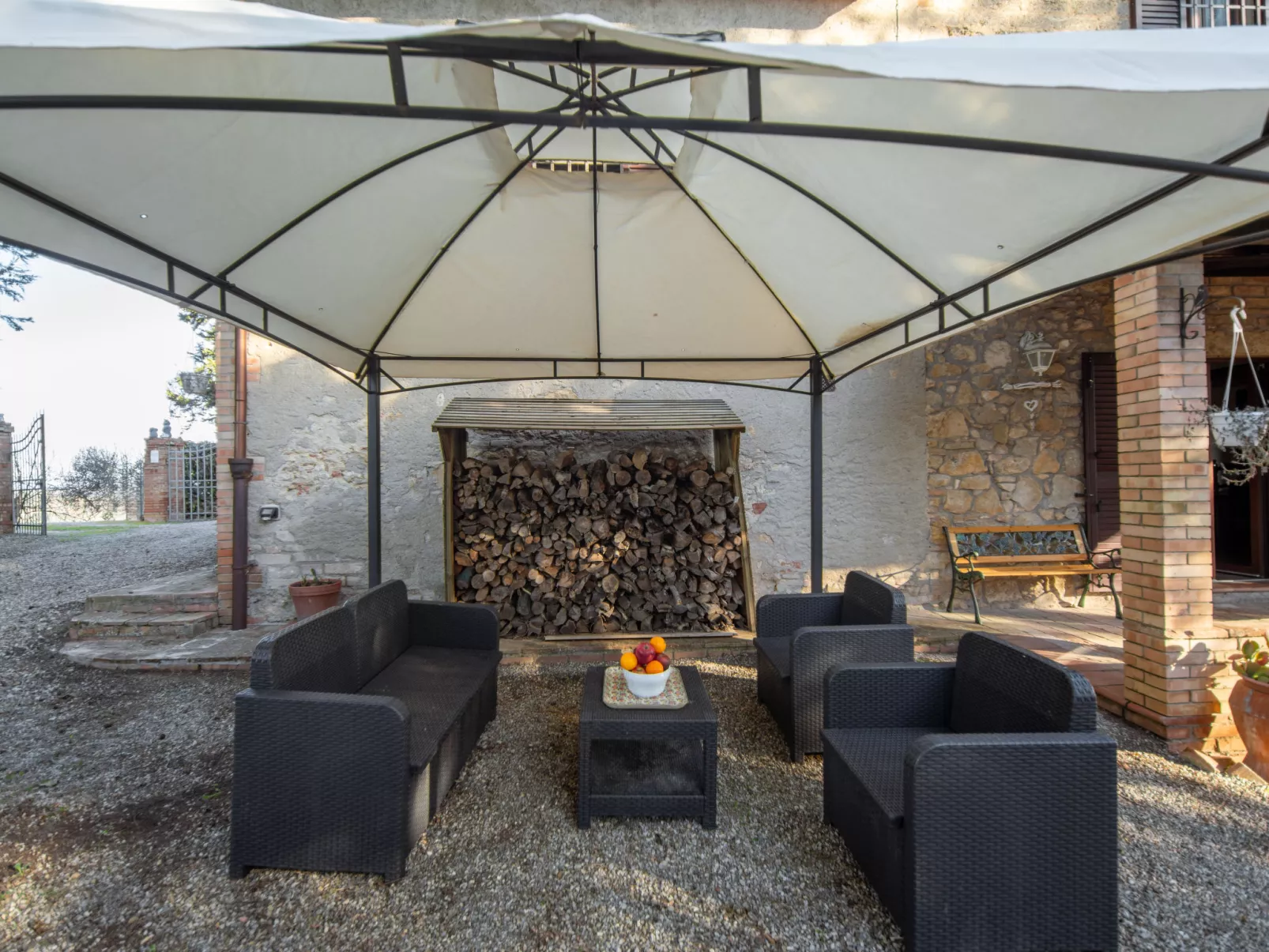 Villa Angiolino-Outside