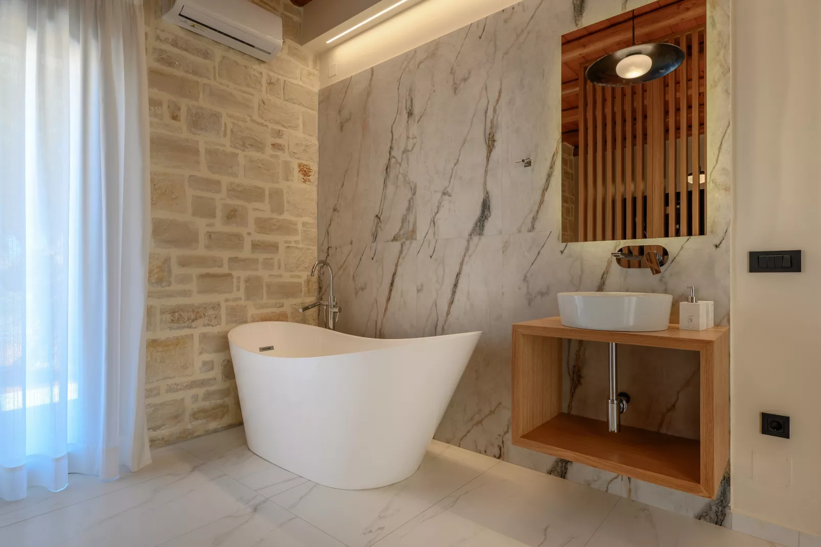 Rosemary-Bathroom