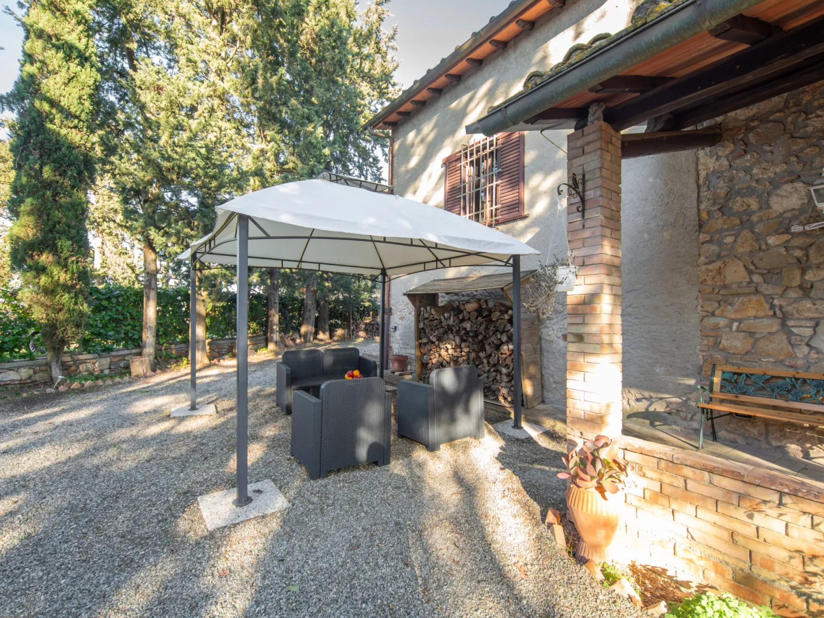 Villa Angiolino-Outside