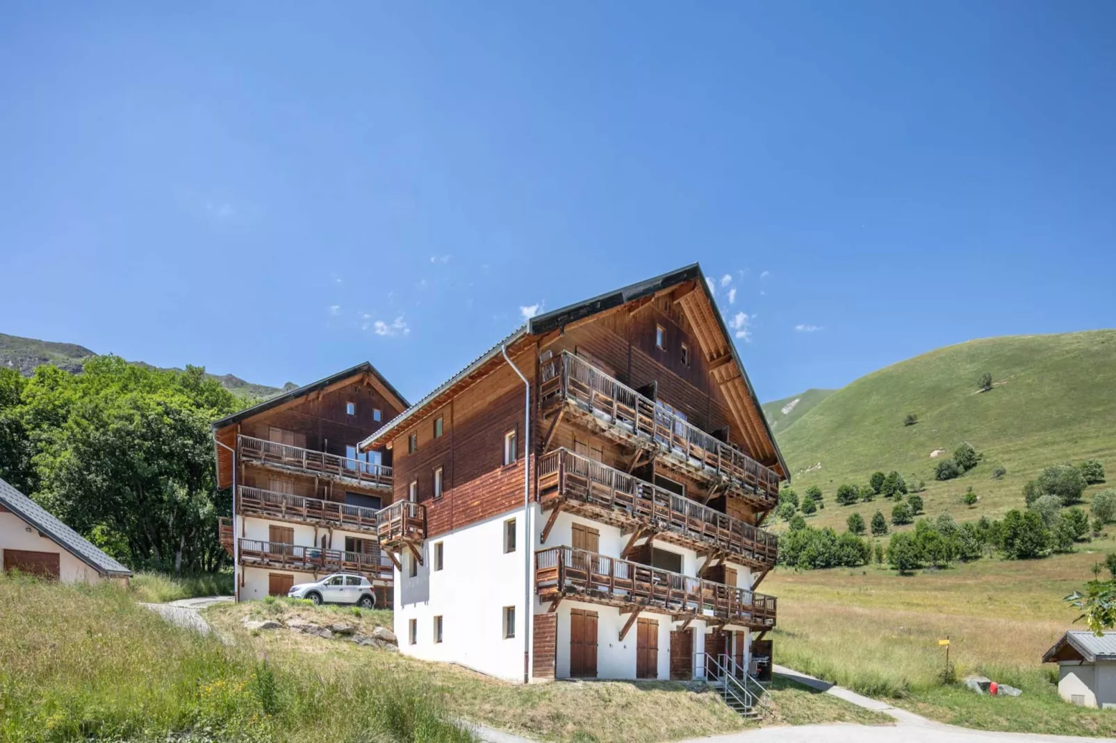 Les Huskies N°44 - 3P4-Exterior summer