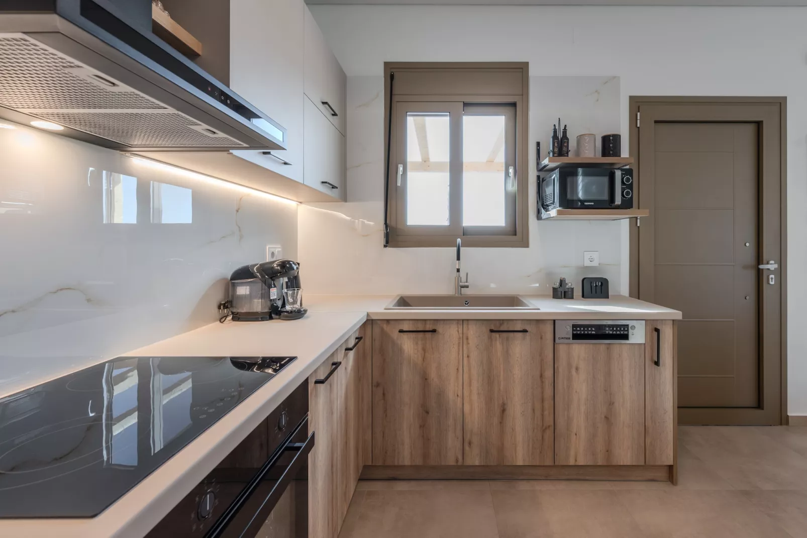 Meli & Gio 1-Kitchen