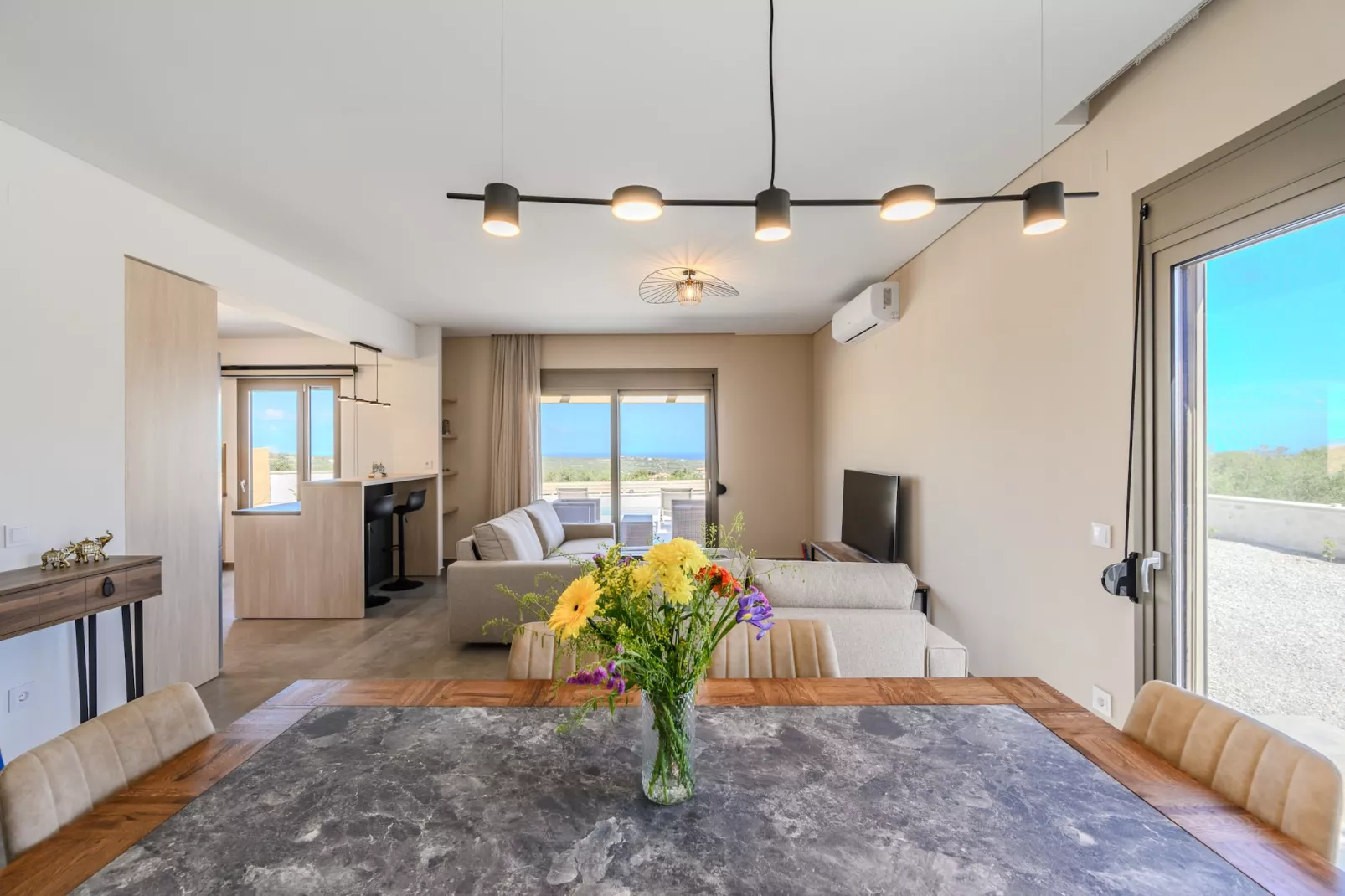 Meli & Gio 2-Living room