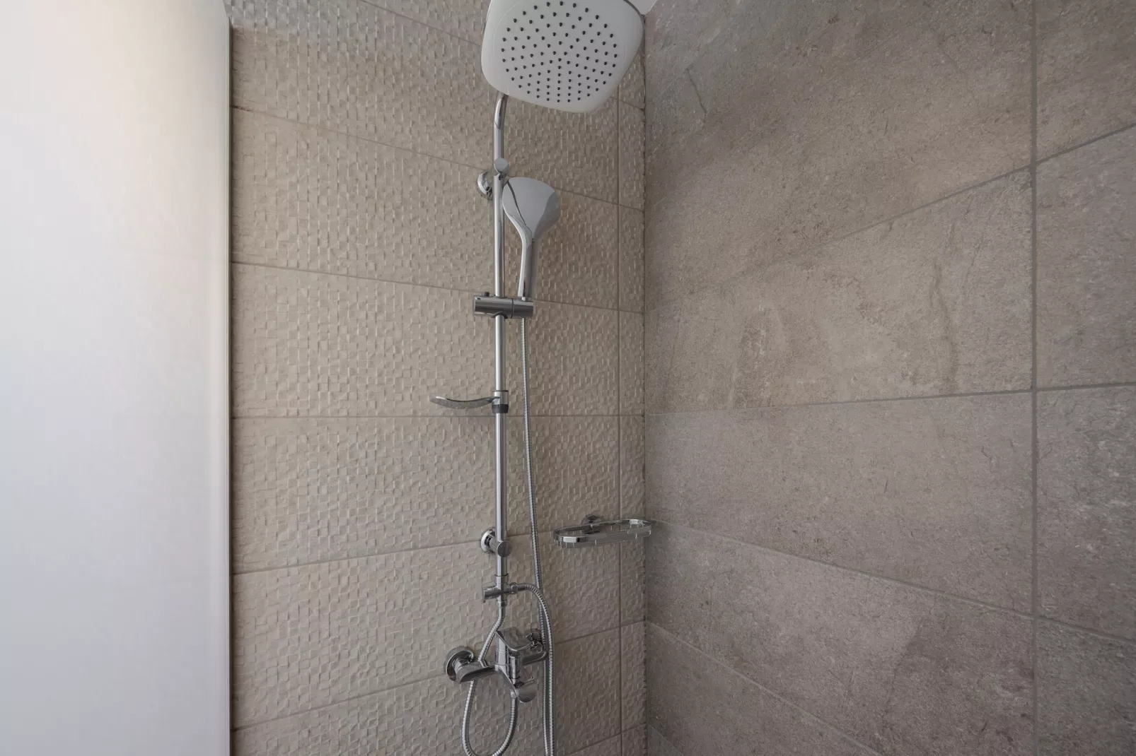 Meli & Gio 2-Bathroom