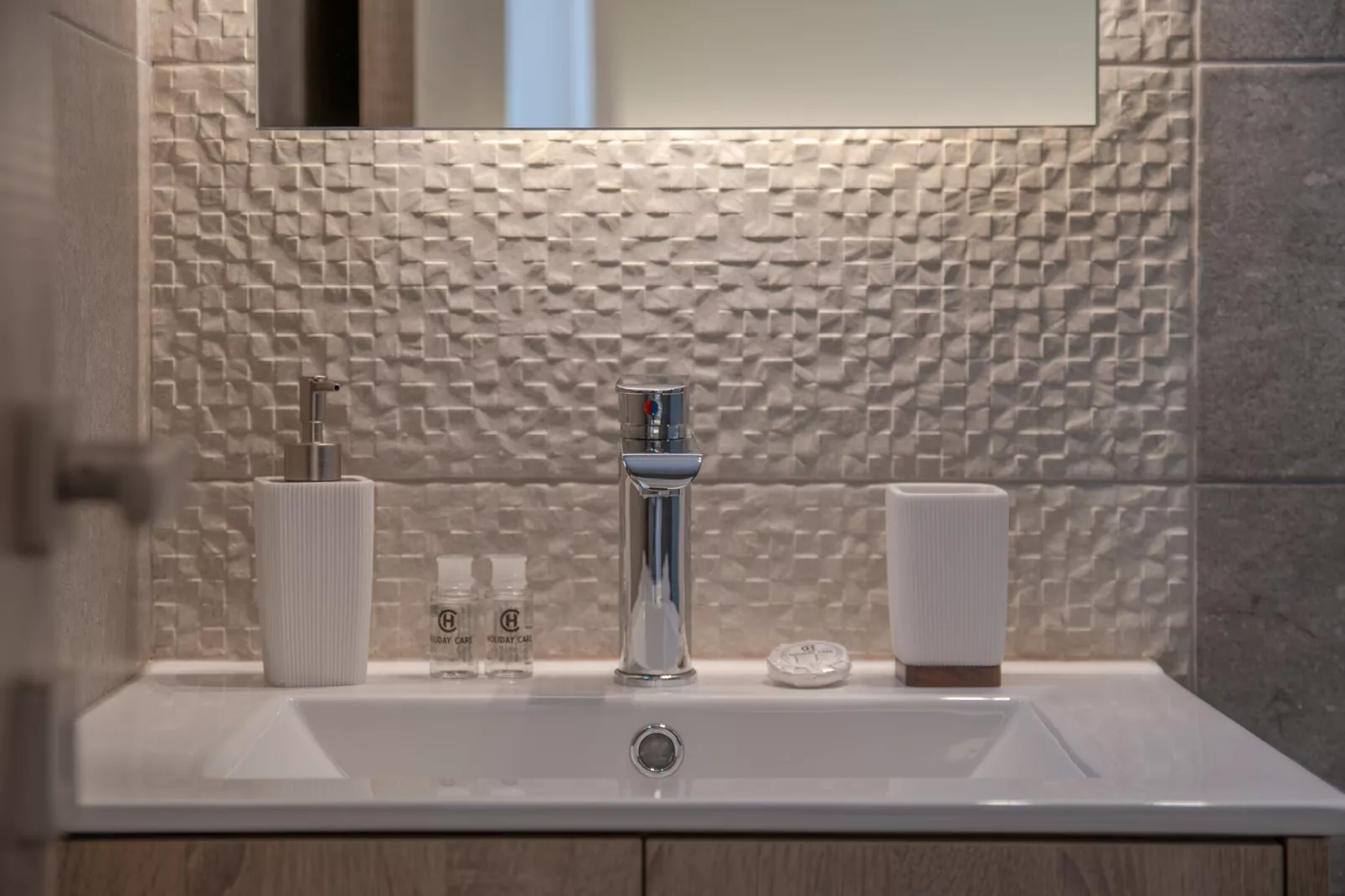 Meli & Gio 2-Bathroom