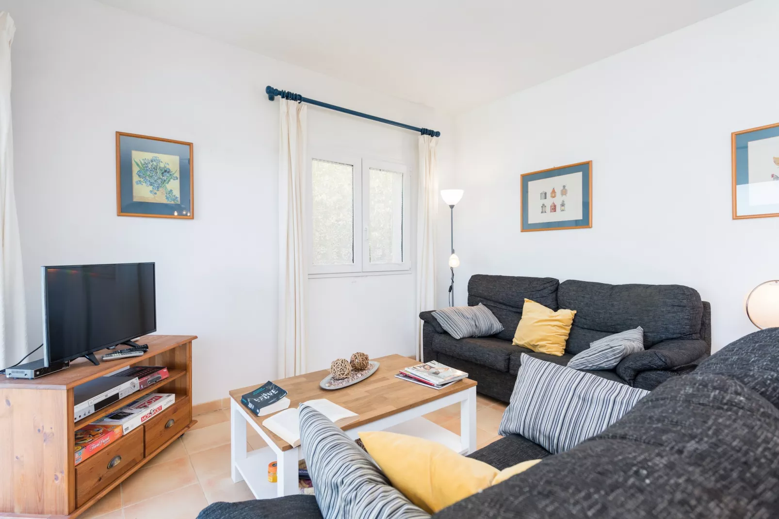 YourHouse Escull-Living room
