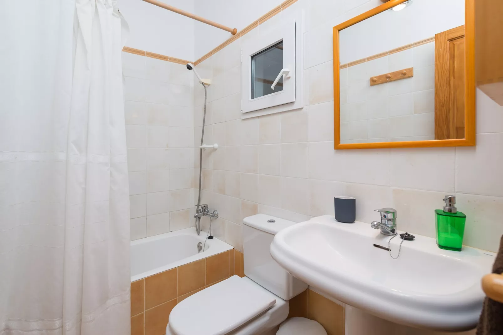 YourHouse Escull-Bathroom