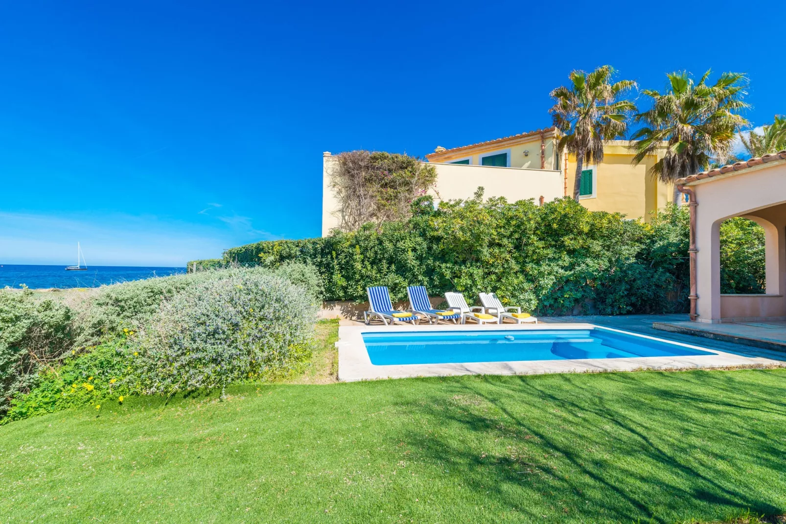 YourHouse Escull-Gardens summer