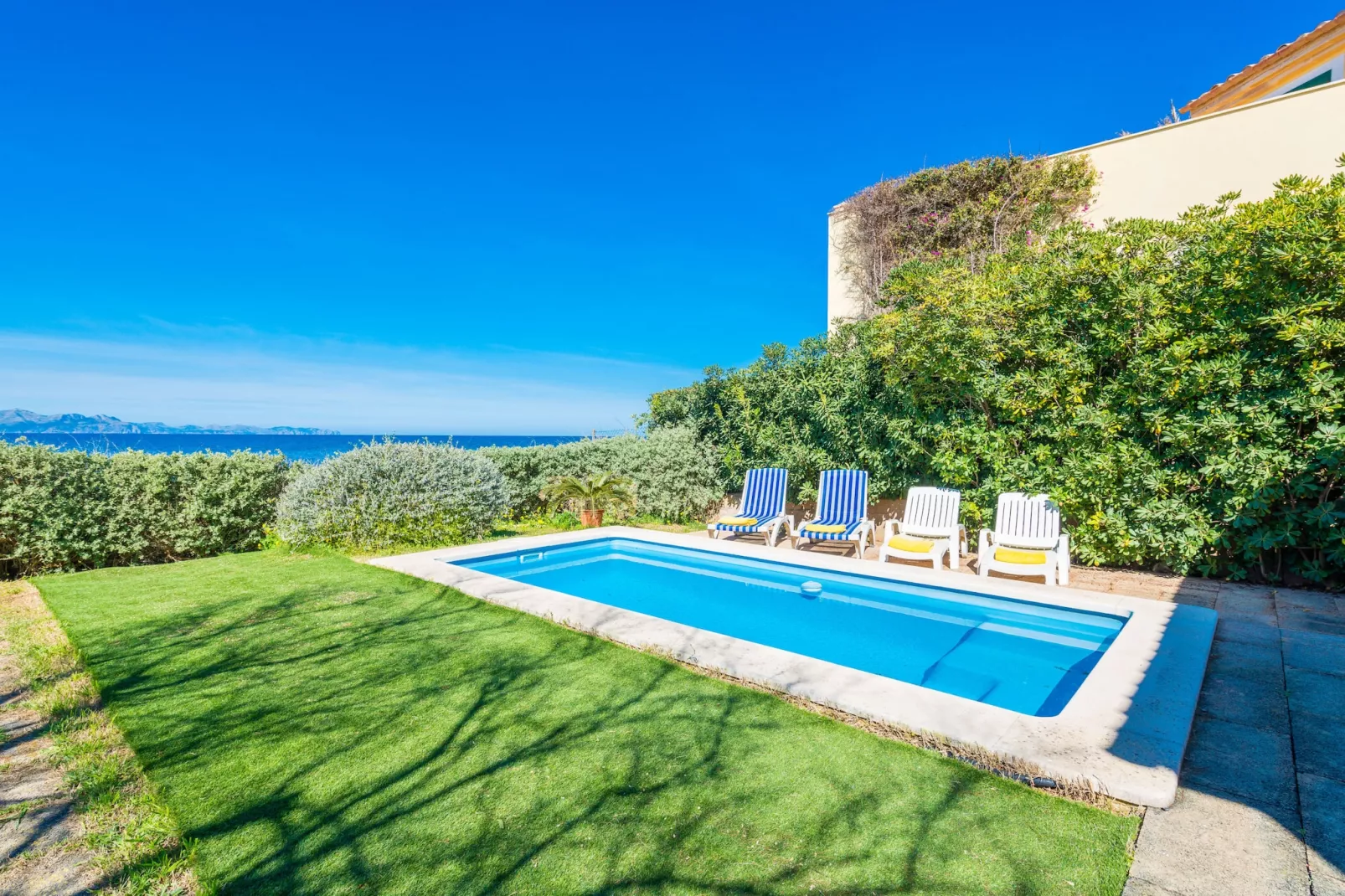 YourHouse Escull-Gardens summer