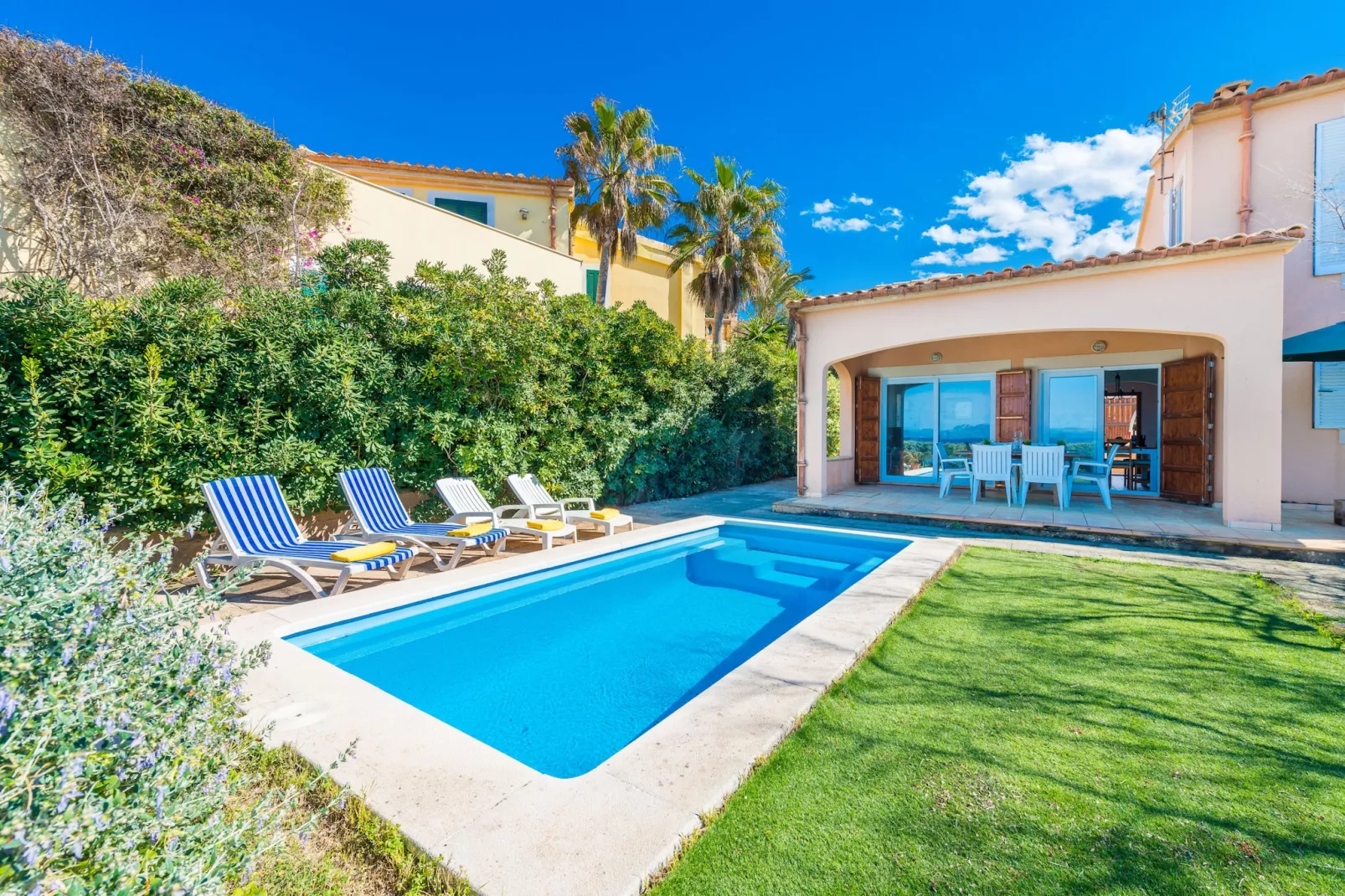 YourHouse Escull-Gardens summer