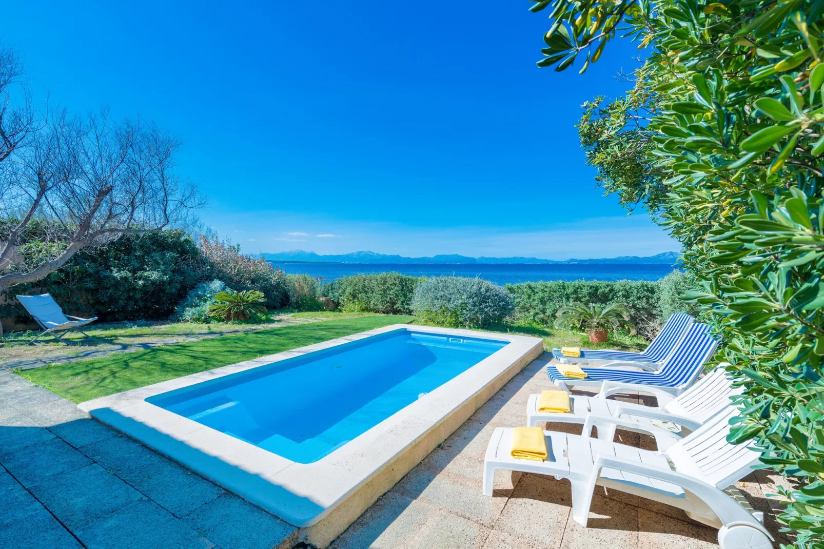 YourHouse Escull-View summer