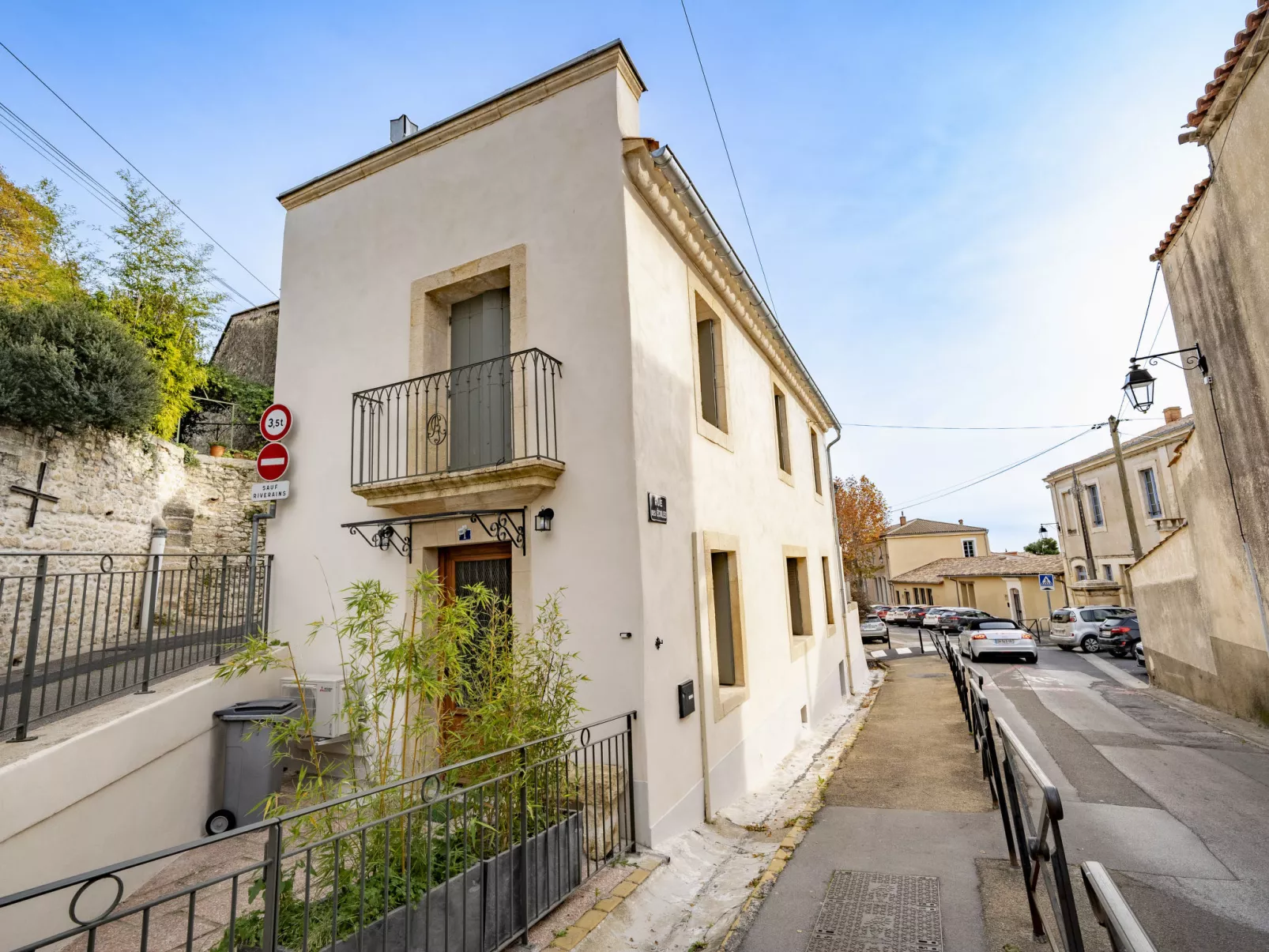 Maison de Castries-Outside