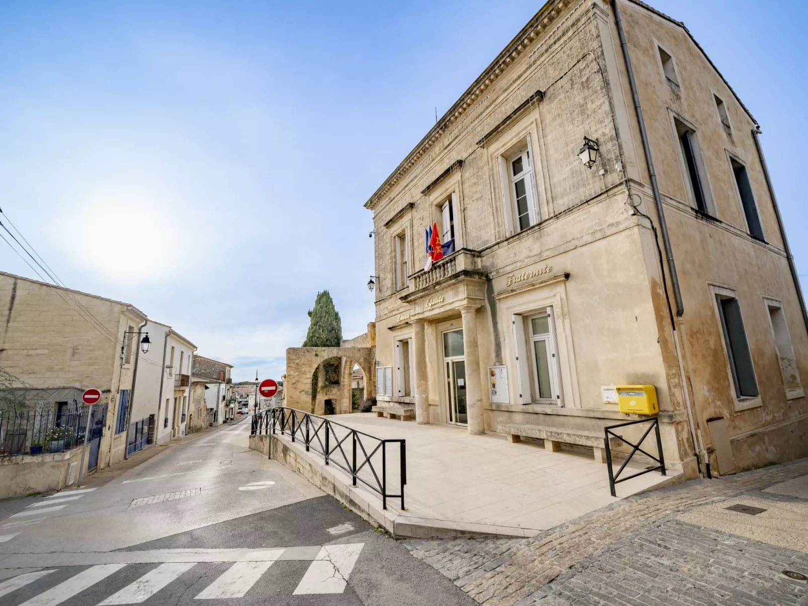 Maison de Castries-Area
