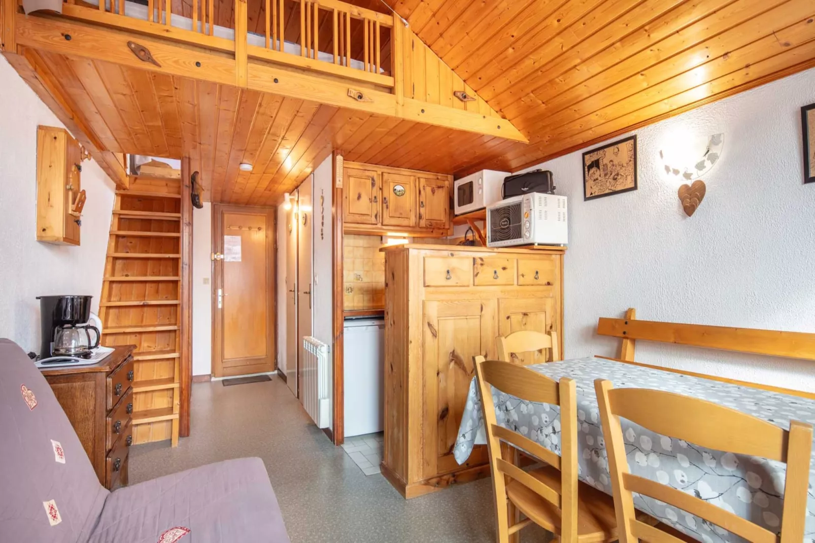 Les Visons 1 N°11 - ST6M-Living room