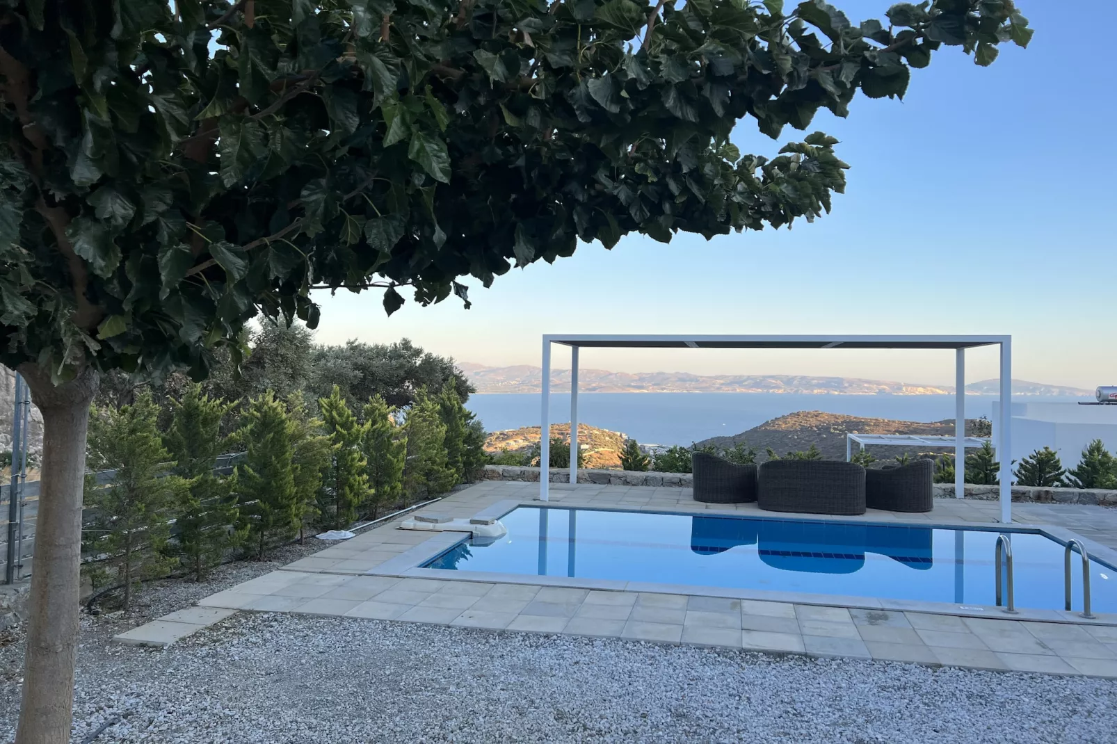 Evgoro Ouranos-Pool