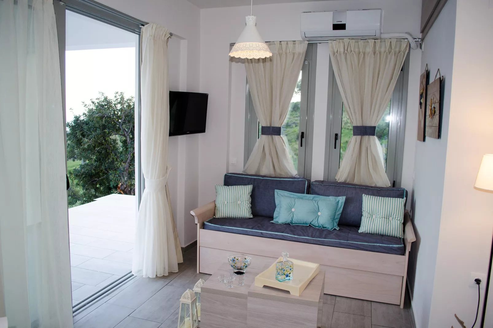 Evgoro Thalassa-Living room