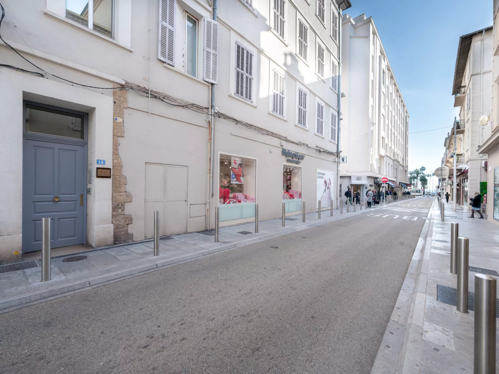 Rue des Serbes-Outside