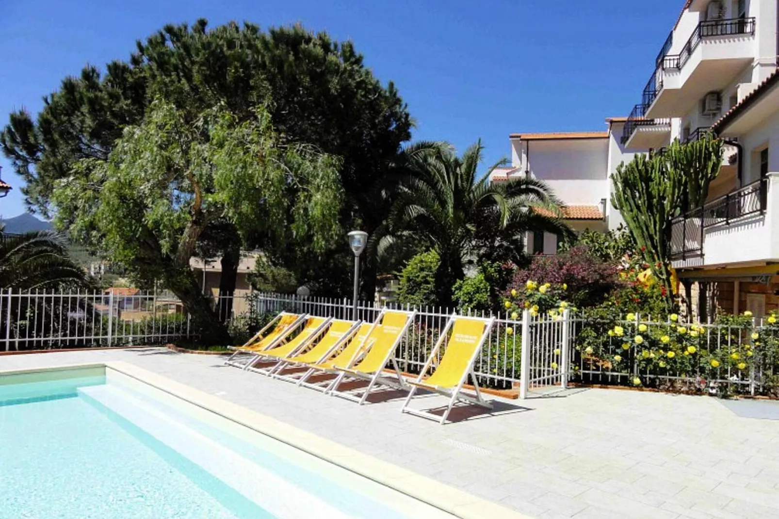 Residence Dei Fiori Pietra Ligure - C5/R5CM-Pool