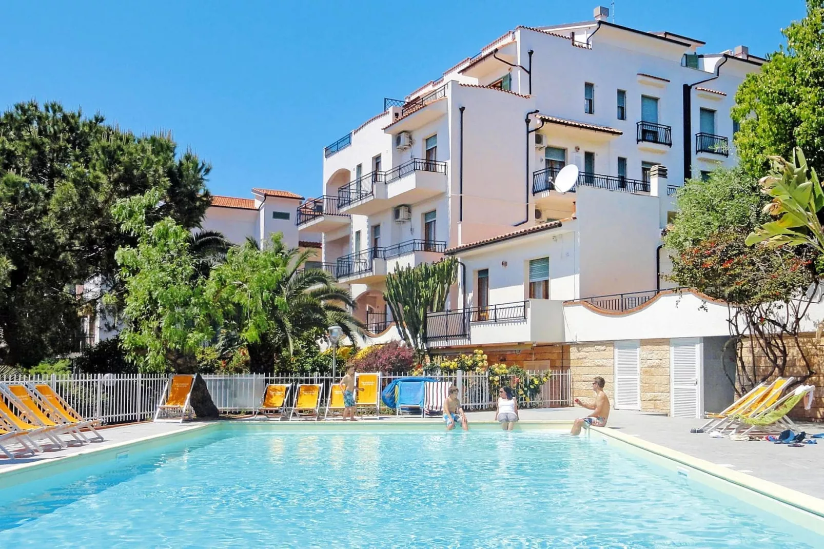 Residence Dei Fiori Pietra Ligure - C5/R5CM-Pool