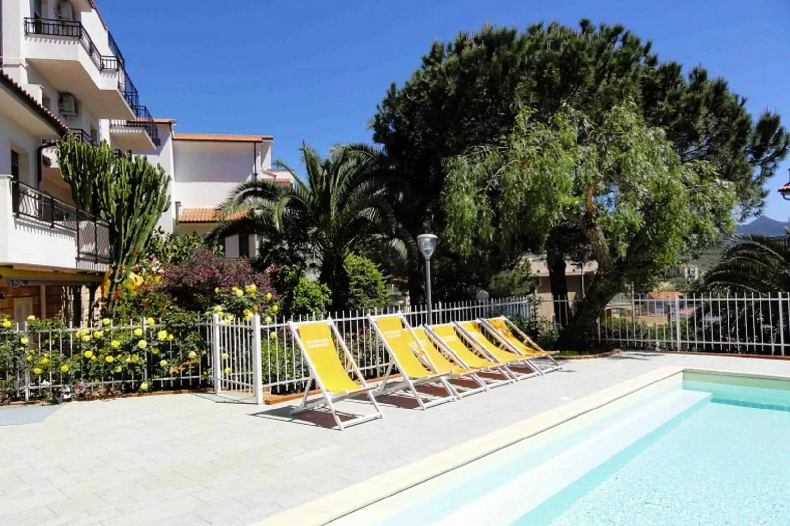 Residence Dei Fiori Pietra Ligure - C5/R5CM-Pool