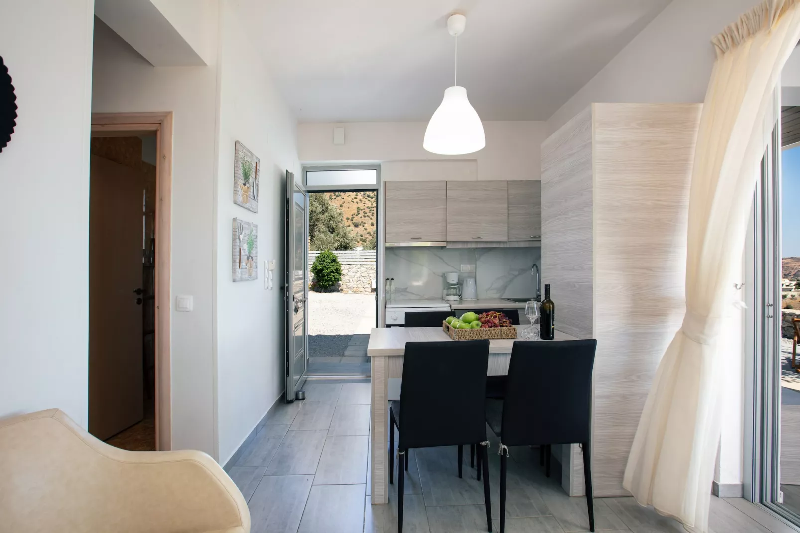 Evgoro Vrahos-Dining room