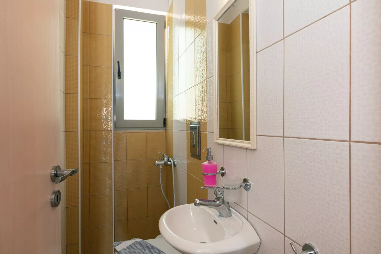 Evgoro Vrahos-Bathroom