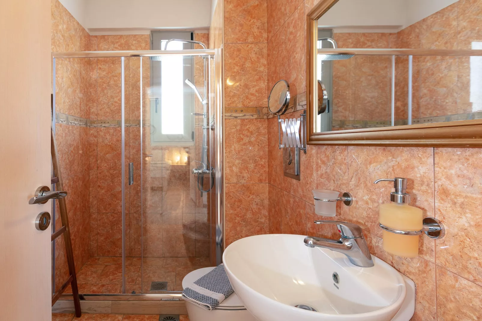 Evgoro Vrahos-Bathroom
