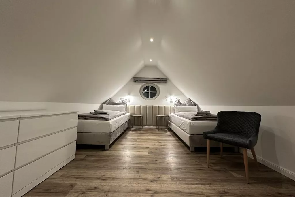 479490-Bedroom