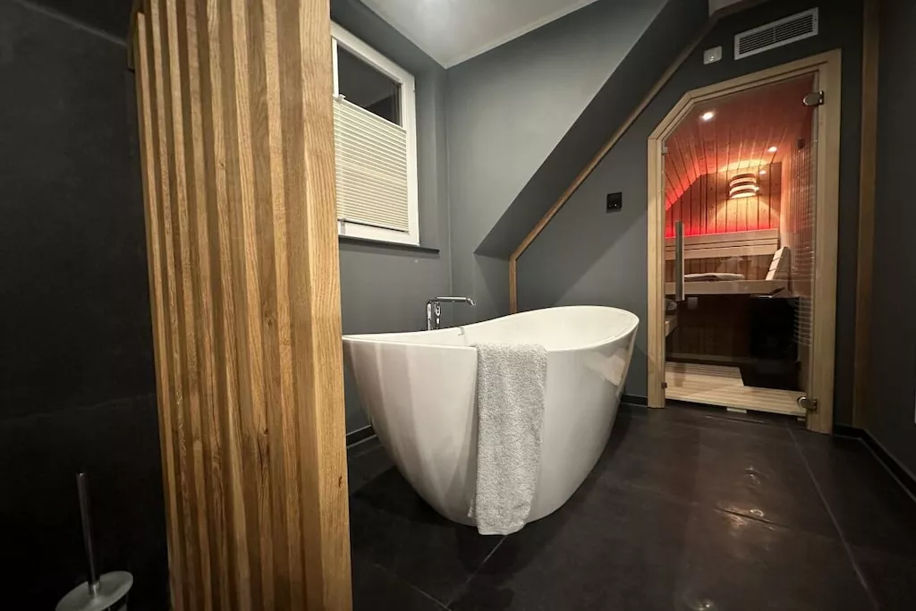 479490-Bathroom