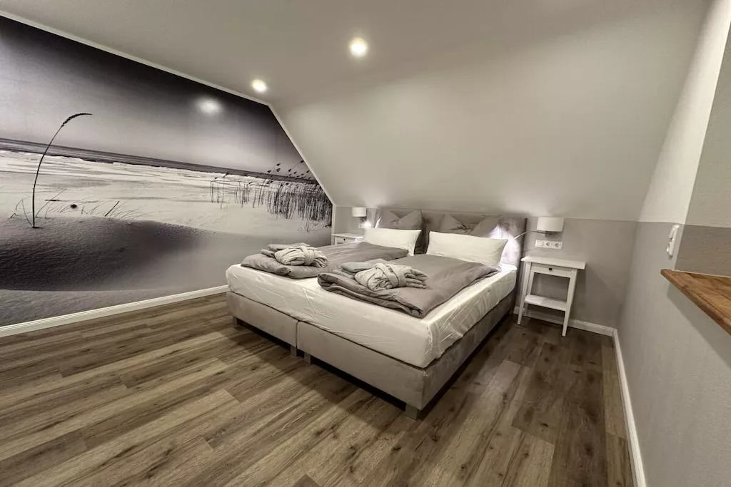 479490-Bedroom
