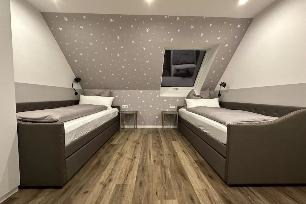 479490-Bedroom