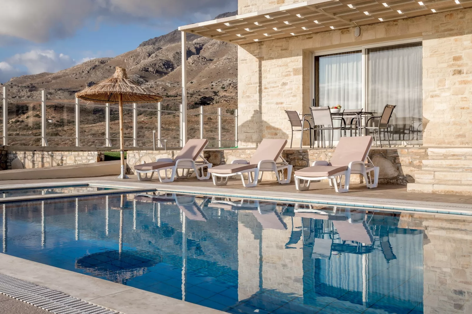 Blue Horizon Thea-Piscine