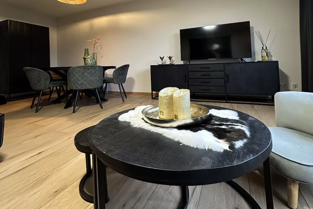 451114-Dining room