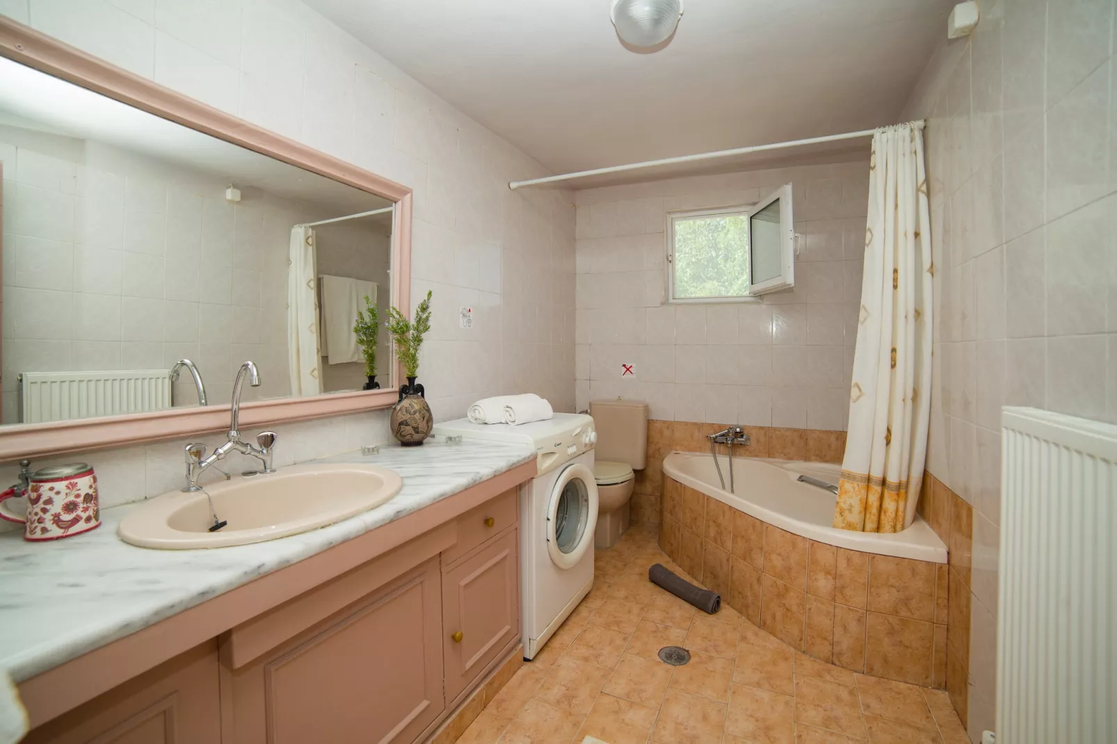 Eleana-Bathroom
