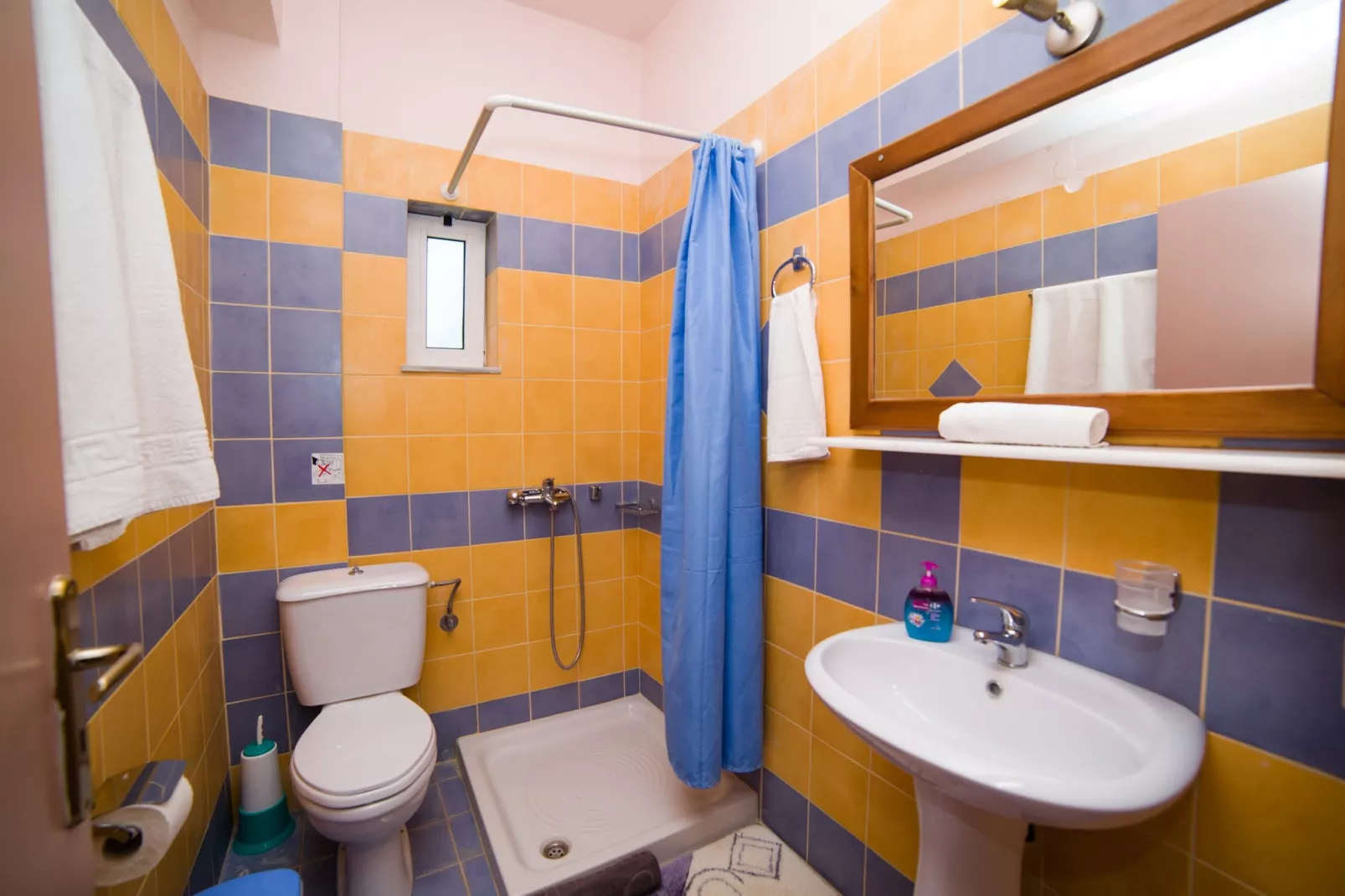 Eleana-Bathroom