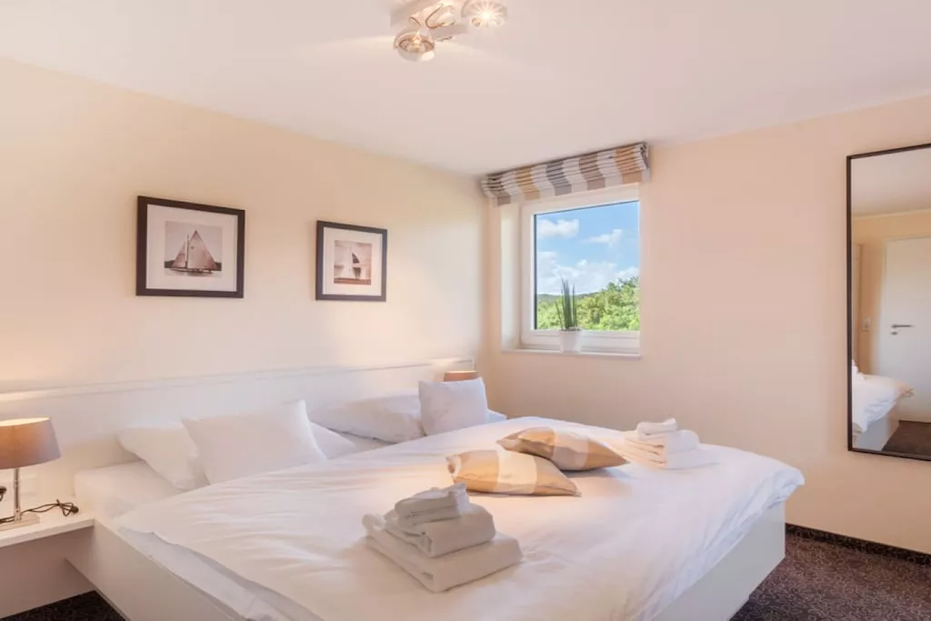 180870-Bedroom