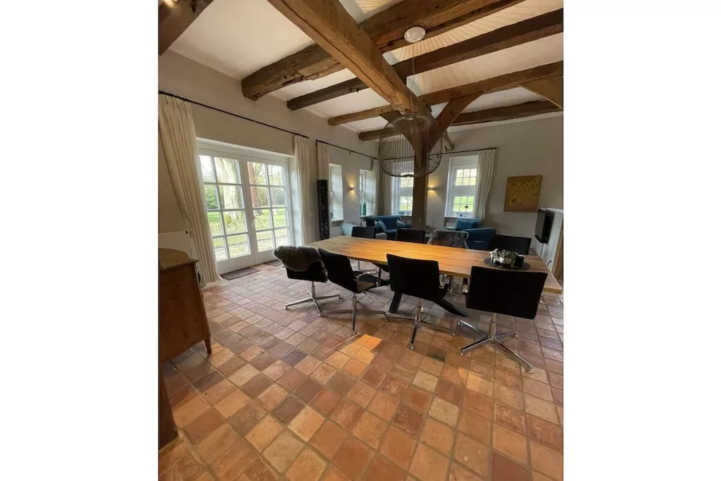 381797-Dining room