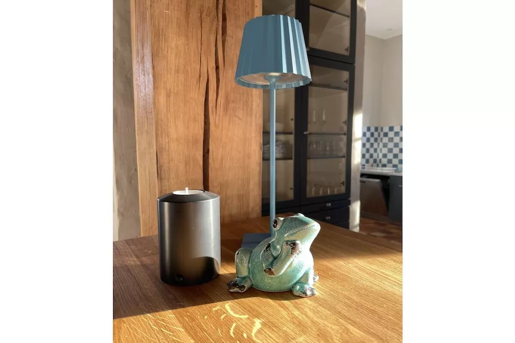 381797-Living room