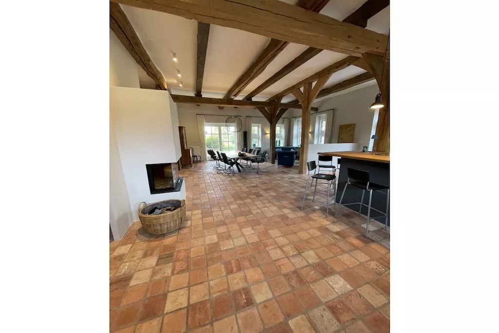 381797-Dining room