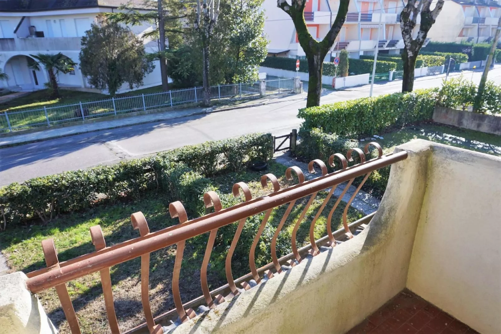 LN 33/41-Terrace balcony