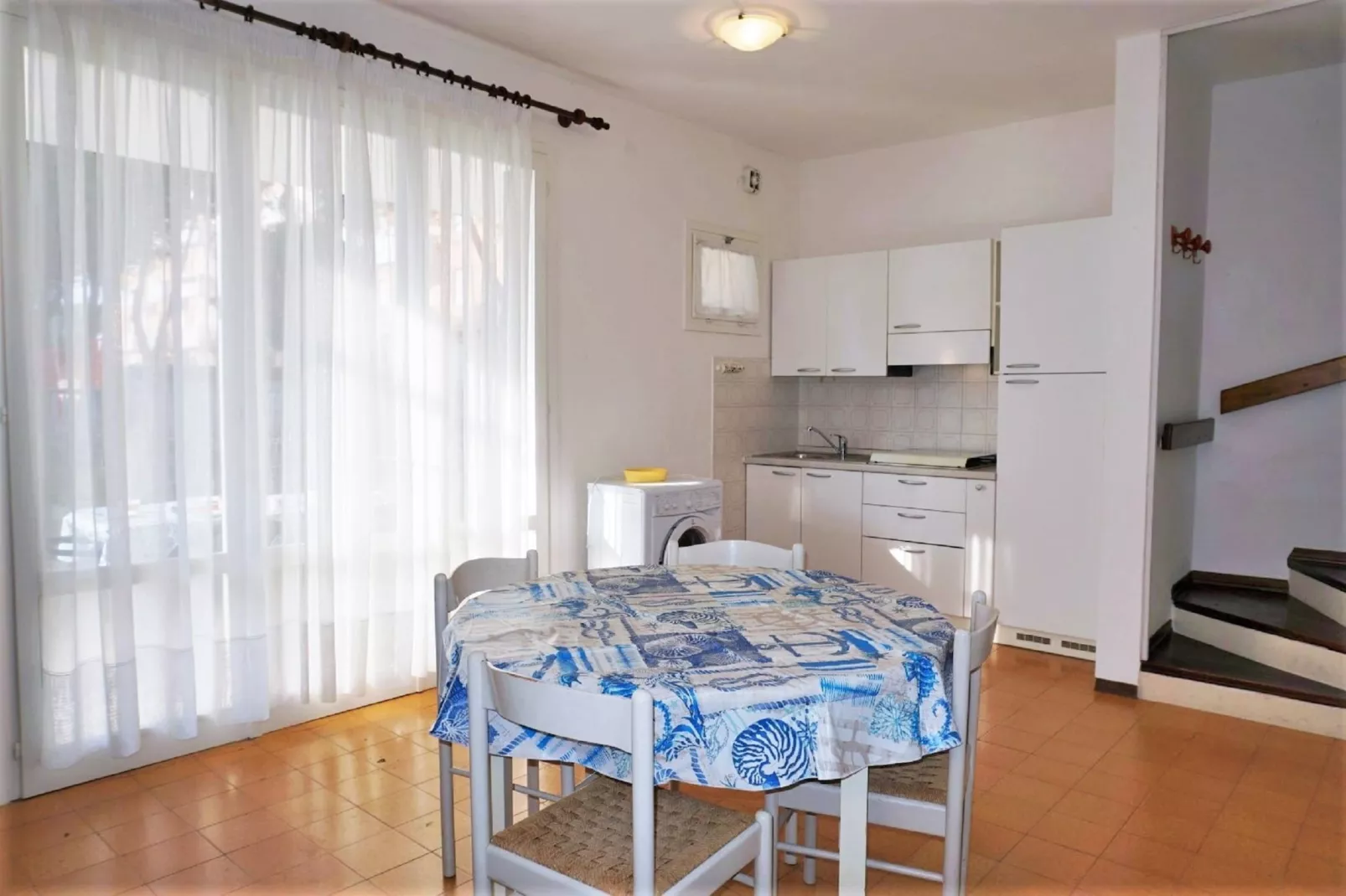 LN 33/41-Dining room