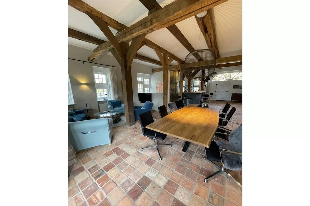 381797-Dining room