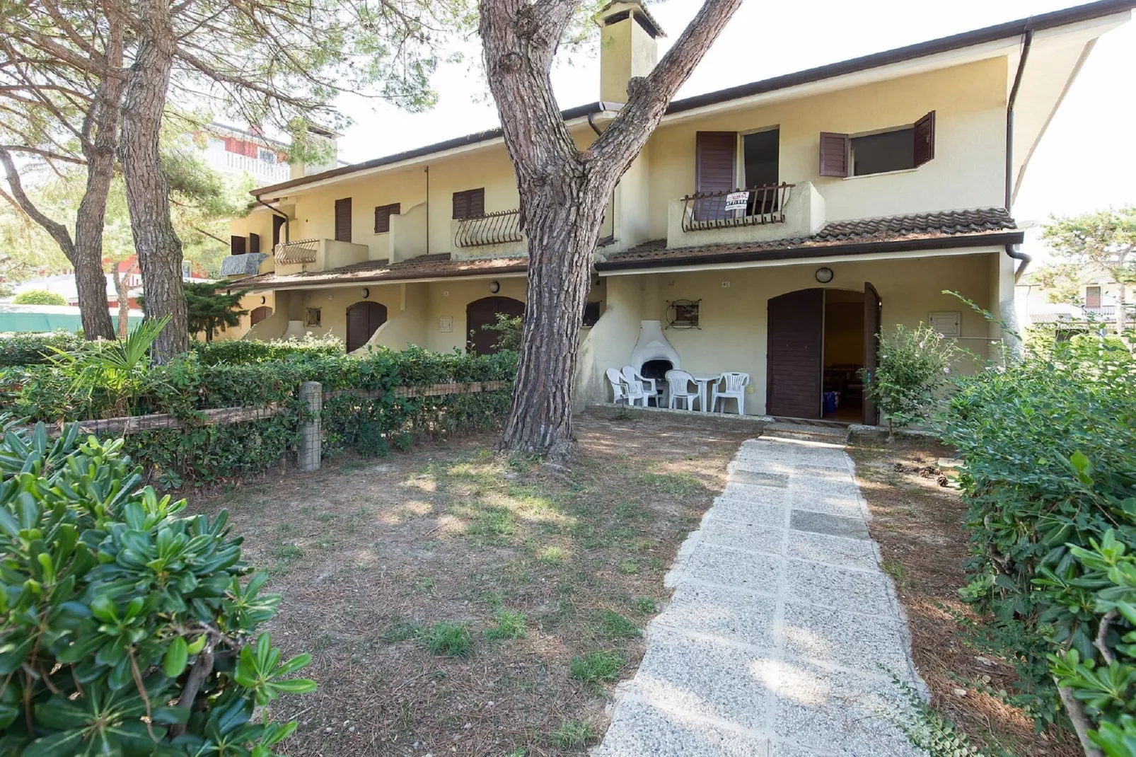 LN 33/41-Exterior summer