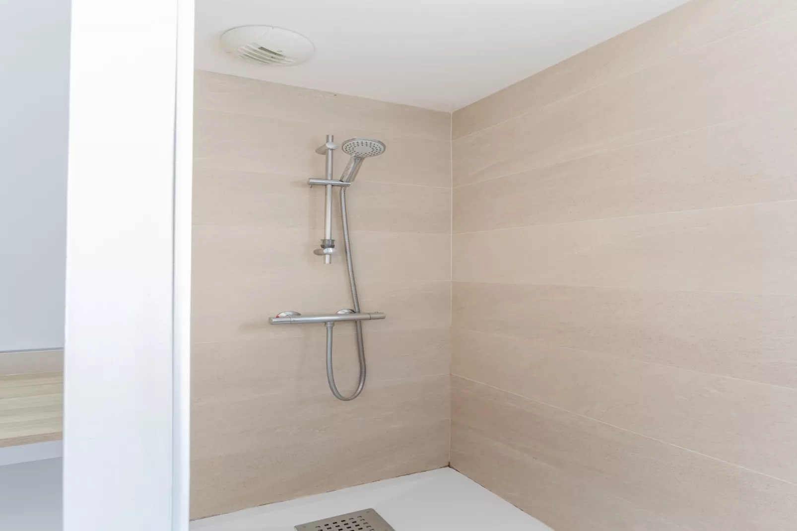 ROSCAROC - ENEZ AR BEG (côté jardin) - Portsall-Salle de bain