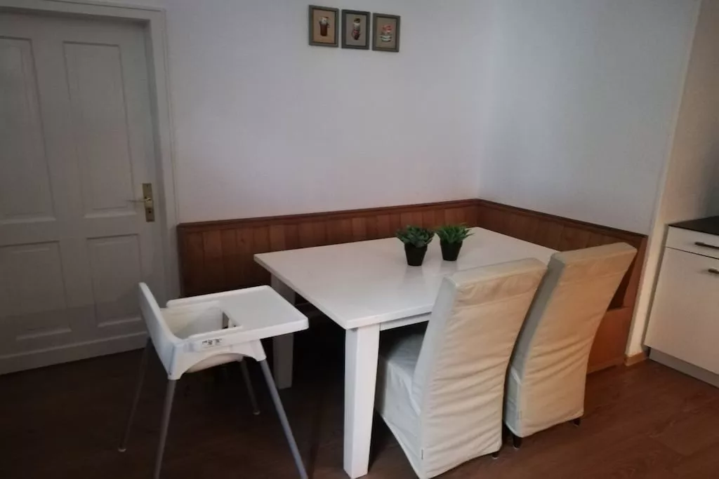 313634-Esszimmer