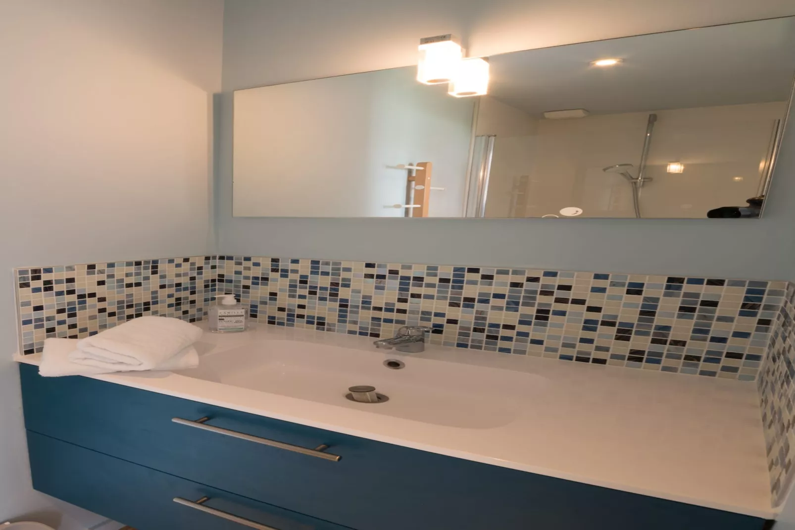 EOR GLAS - Portsall-Bathroom