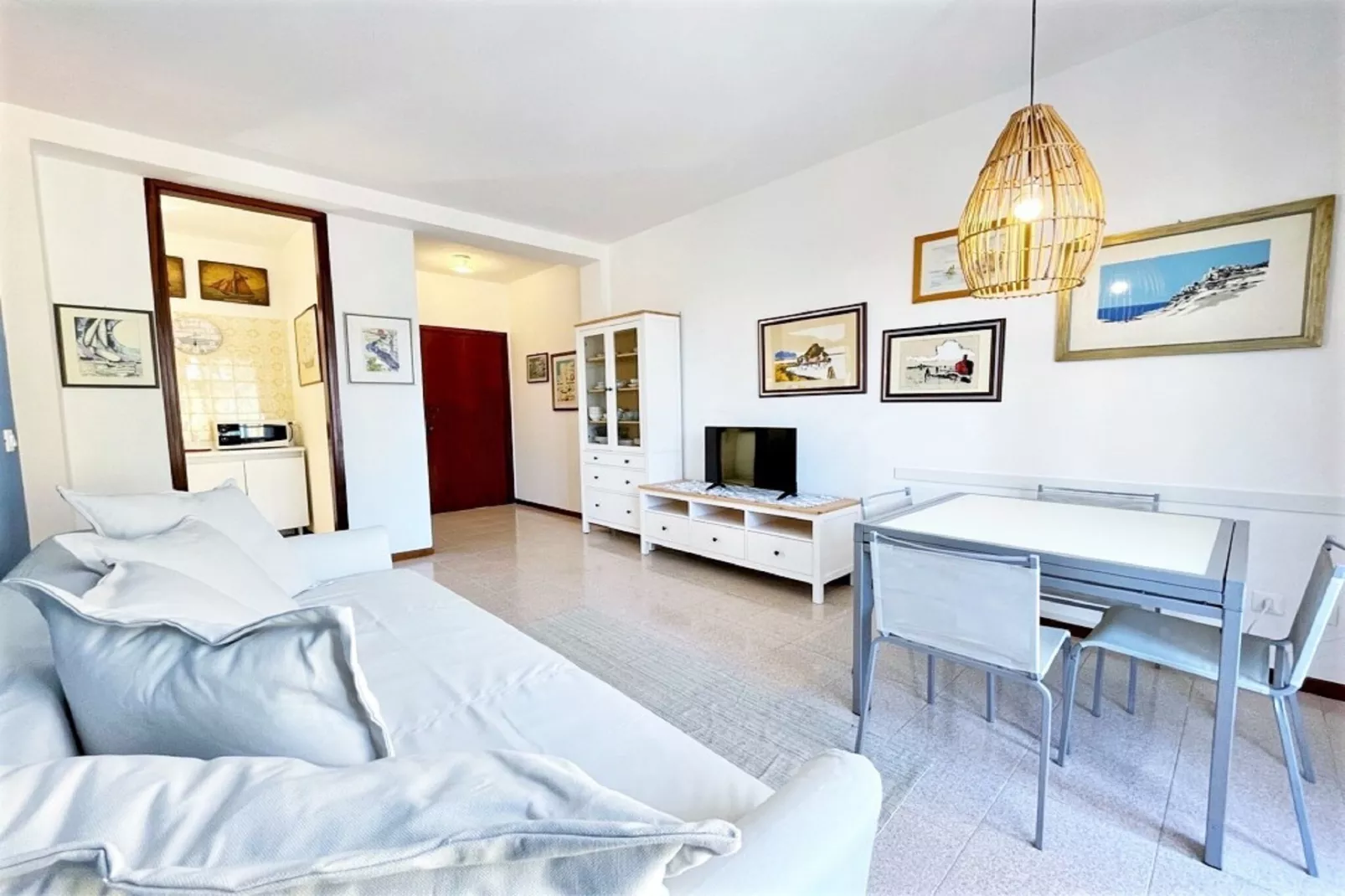 Europa D5-Living room
