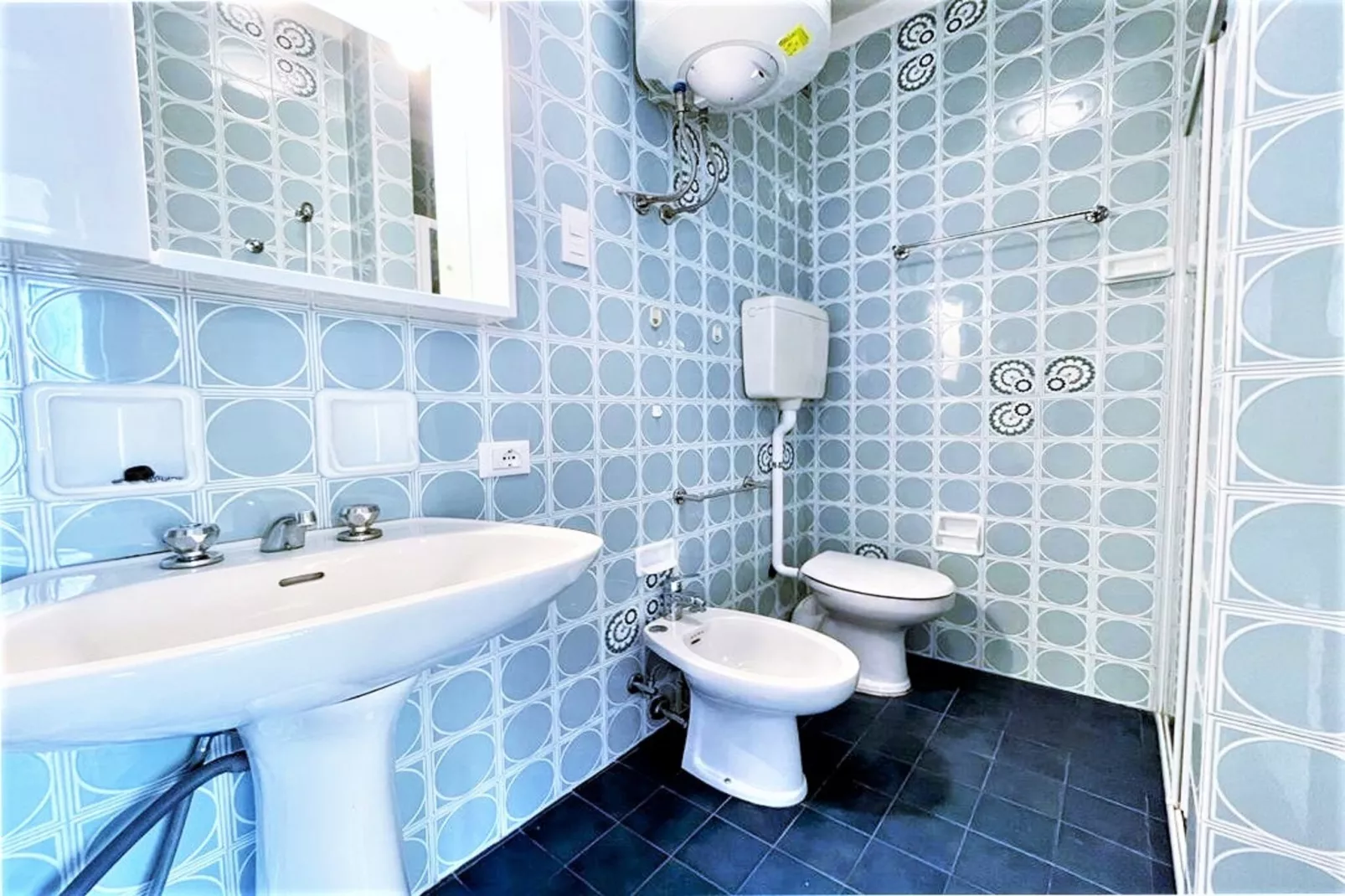 Caravella 34-Bathroom