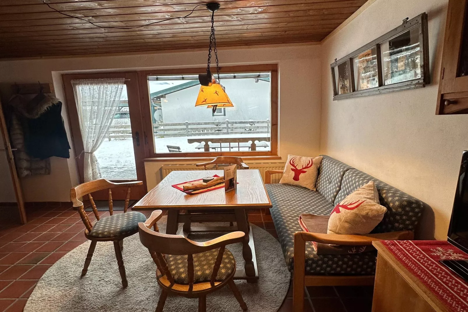 Bungalow in Kitzbühel-Dining room